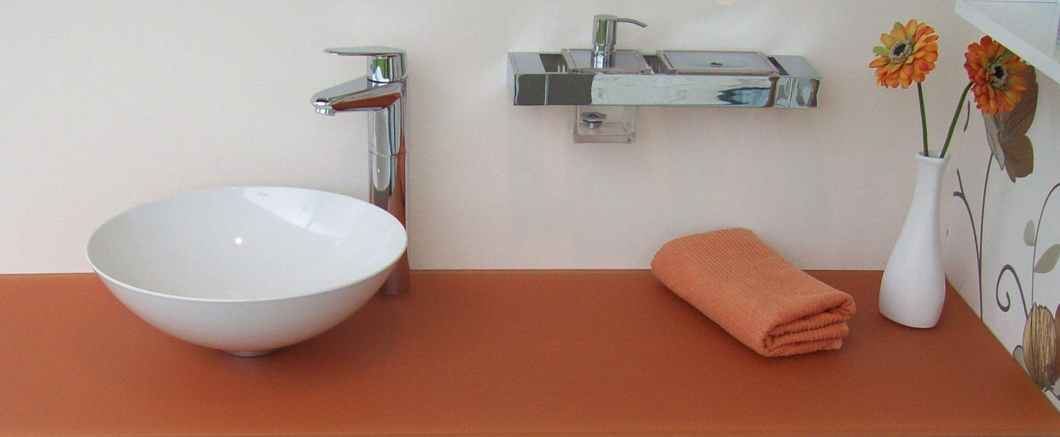 Modernes Bad mit Waschbecken