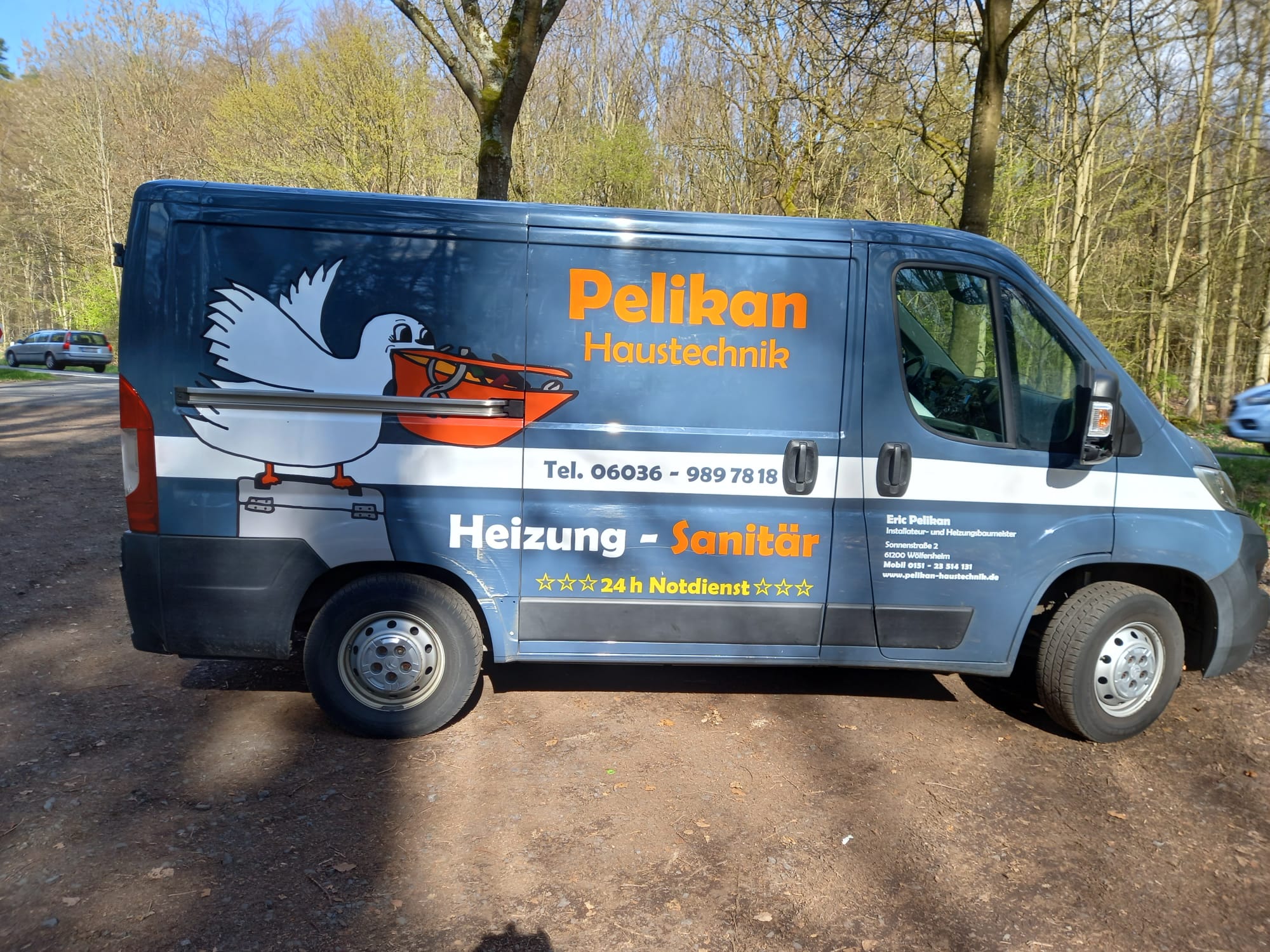 Pelikan Haustechnik Servicewagen blau seitlich