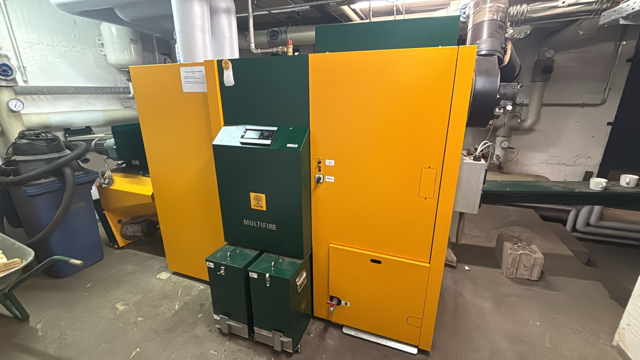 KWB Multifire Holzkessel im Heizungsraum
